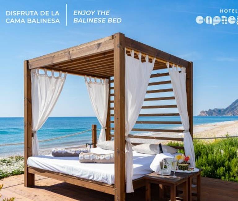 Balinese bed Cap Negret Hotel Altea, Alicante